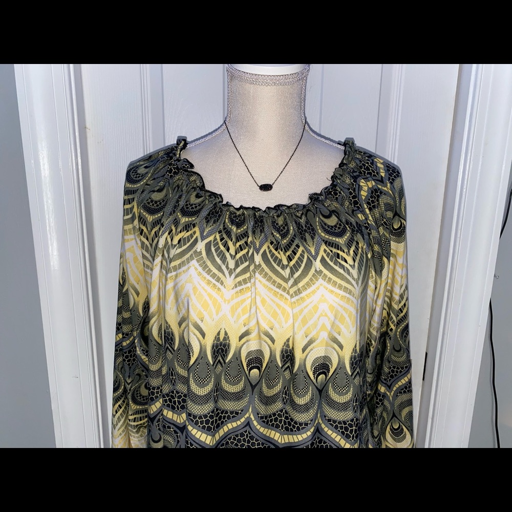 🌻BUNDLE 3 Women’s blouses for 30% off!🌻